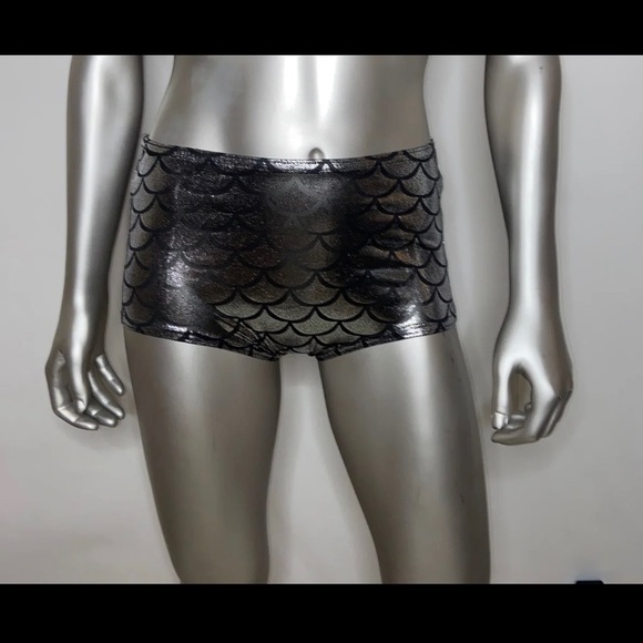 High Waist fish scale dance shorts - Picture 3 of 3